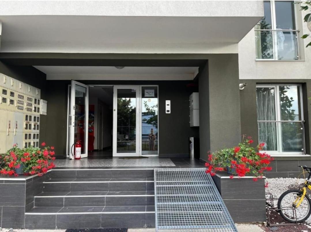 Tranzzit Airport Apartment II Otopeni Exterior foto